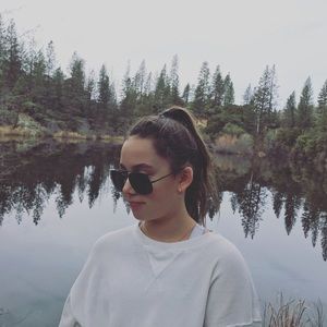 Meet your Posher, Emilia